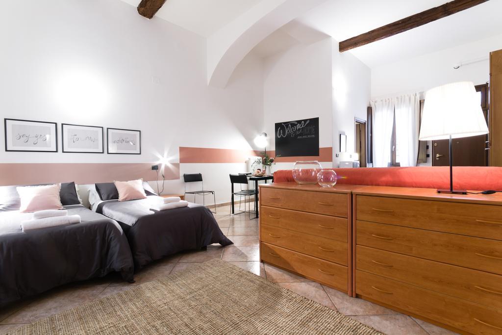 Senzanome - Old Town - Bologna Apartment ภายนอก รูปภาพ